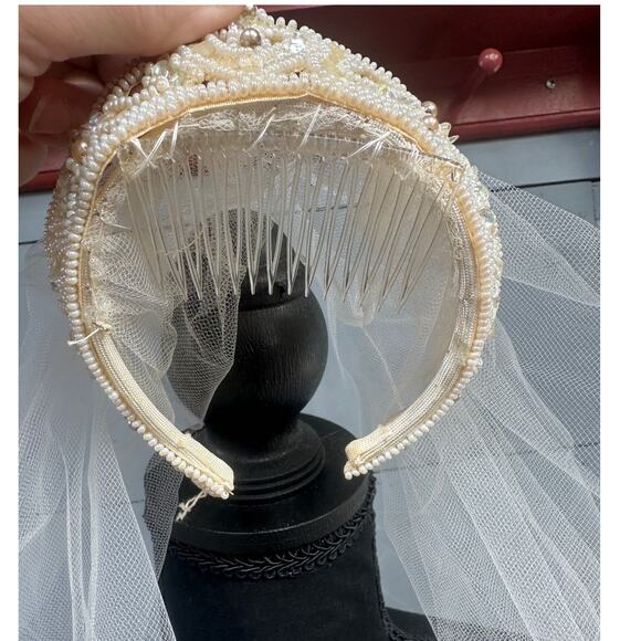 Vintage Pearl Beaded Crown Wedding Vail